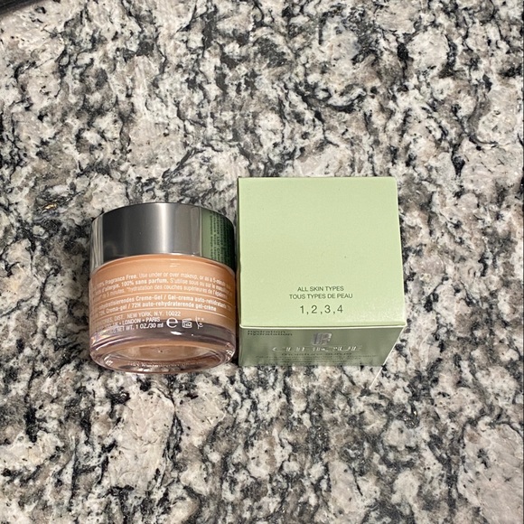 Clinique Moisture Surge 72-Hour Auto-Replenishing Hydrator 1 oz. Brand NEW - Picture 4 of 8